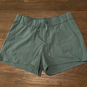Lululemon On the Fly Mid Rise Drawstring Athletic Shorts / Size 10 / EUC